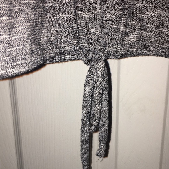 Super cute and comfy workout top🌼 - Picture 3 of 4